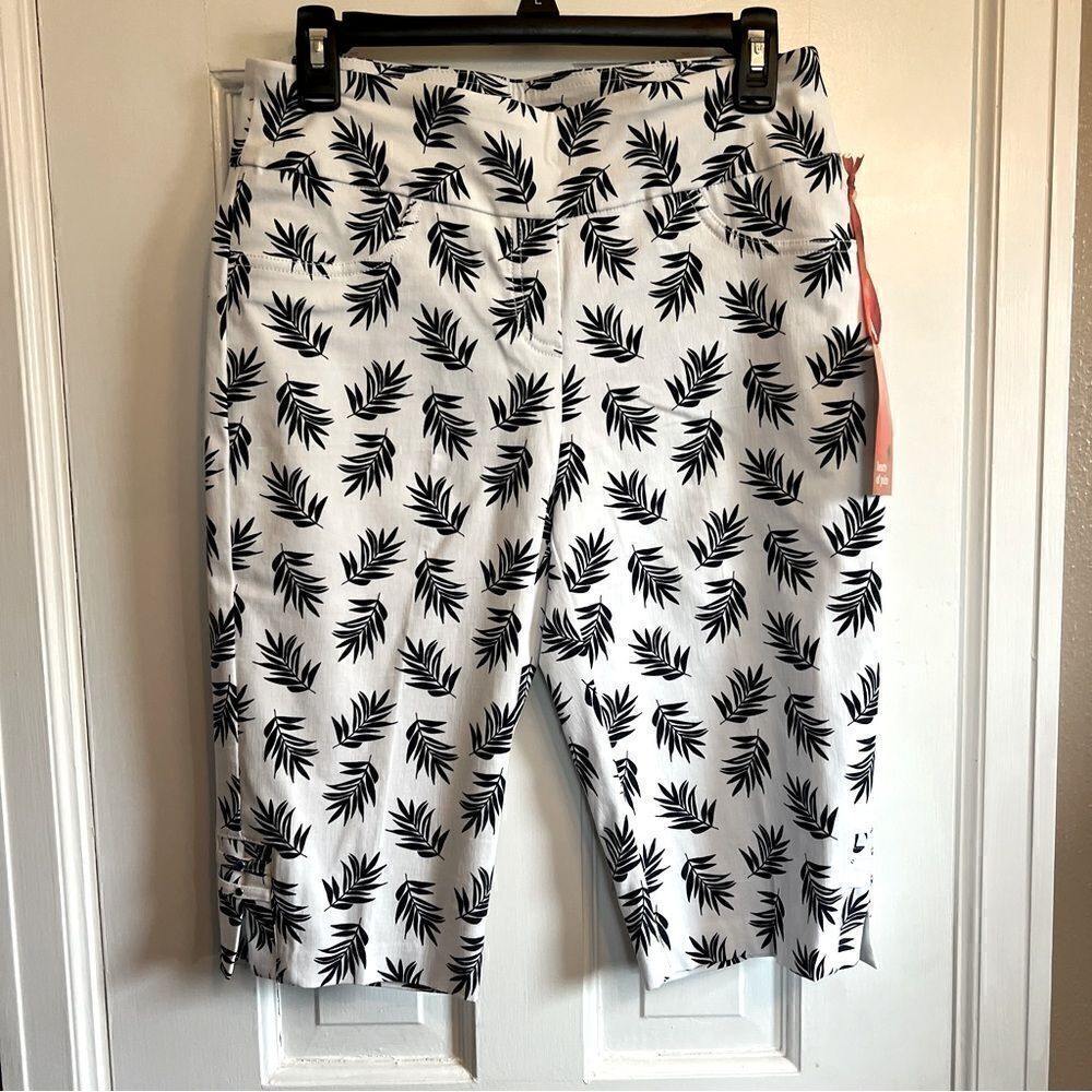 Hearts of Palm Capri Shorts - Picture 9 of 9